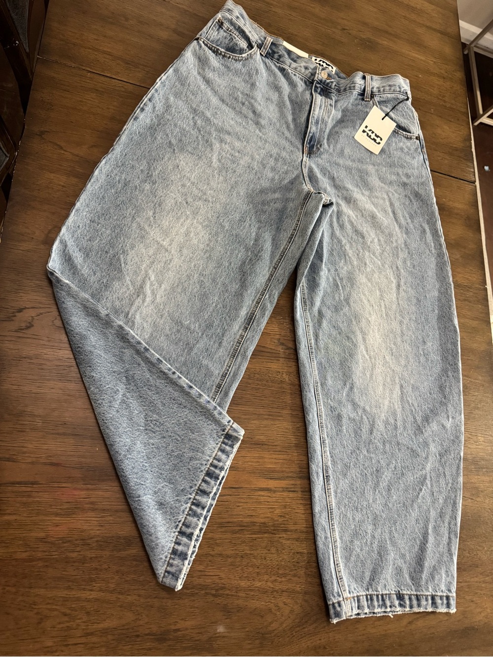 High-Rise Women's Jeans in Light Blue Wash